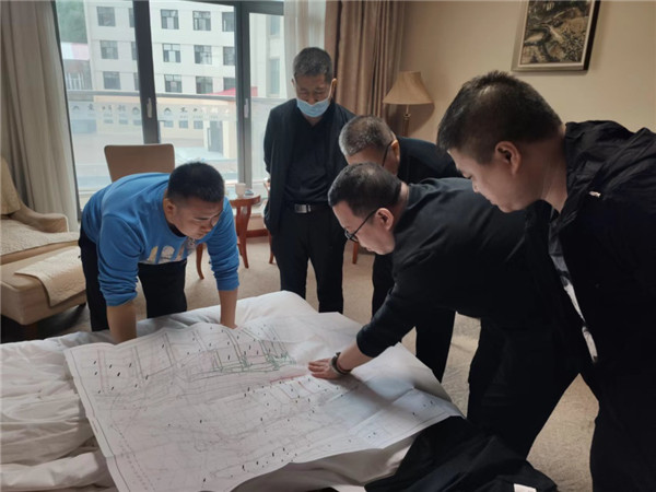 山東科技大學實用礦山壓力研究中心主任石永奎教授、郝建博士應邀赴龍煤雙鴨山礦業(yè)集團進行技術交流